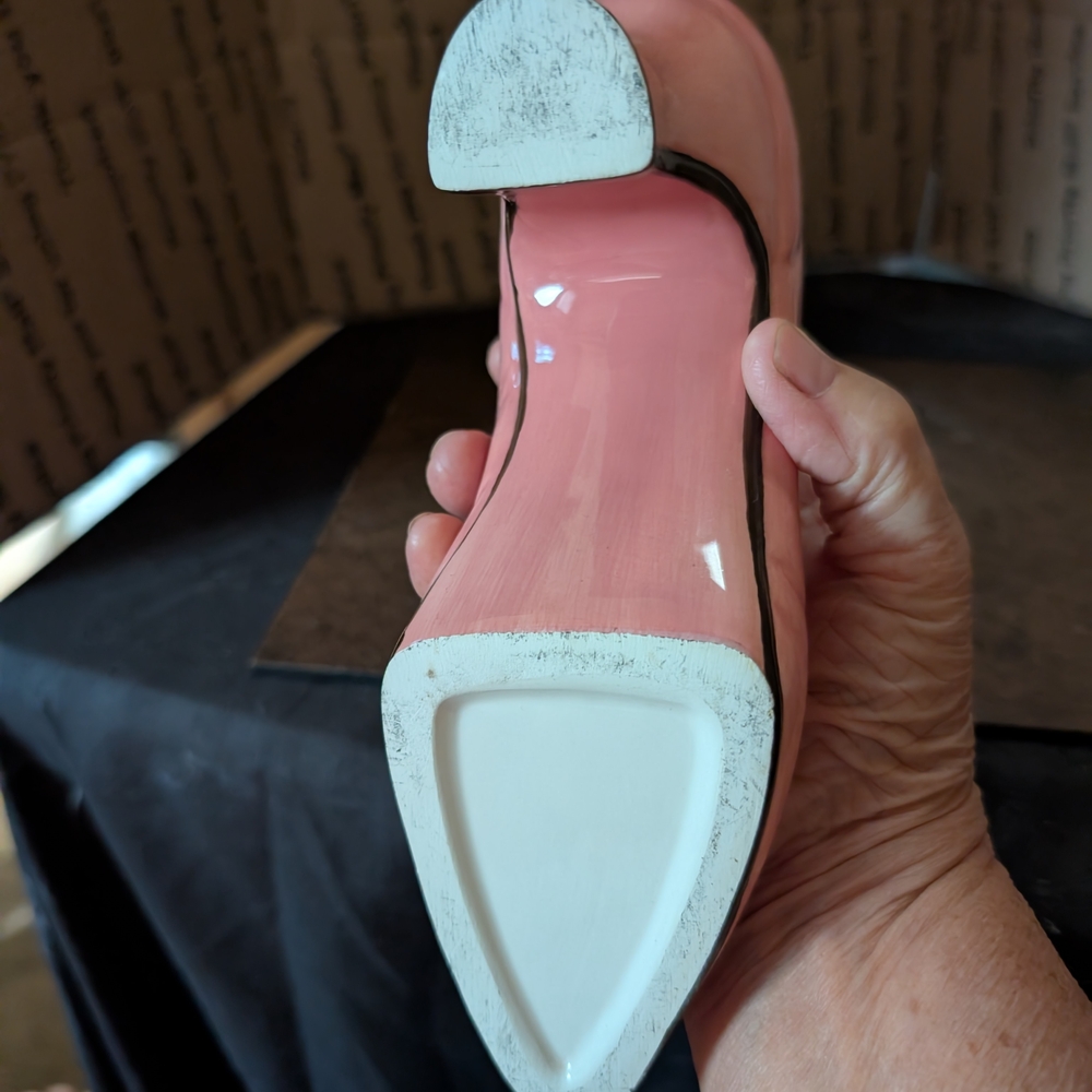 Chic Pink Women's Ceramic Vase - Picture 4 of 4